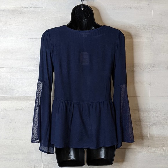 Taylor & Sage Boho Lightweight Blue Bell Sleeve Cropped Blouse Size XS NWT - Picture 4 of 5